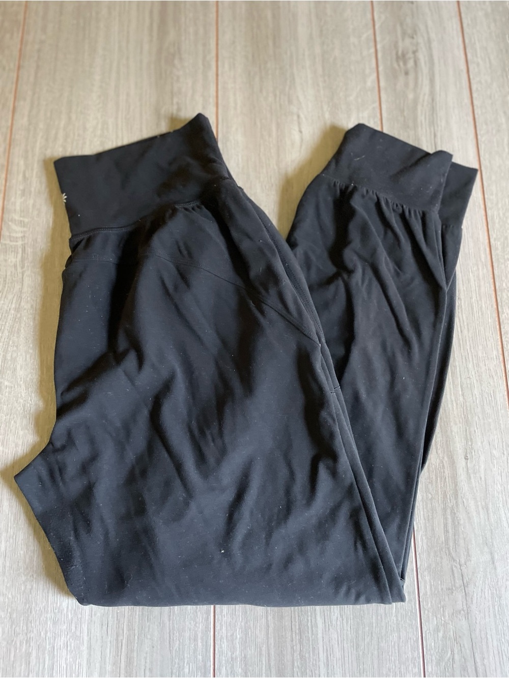 Athleta women's medium black athletic salutation joggers